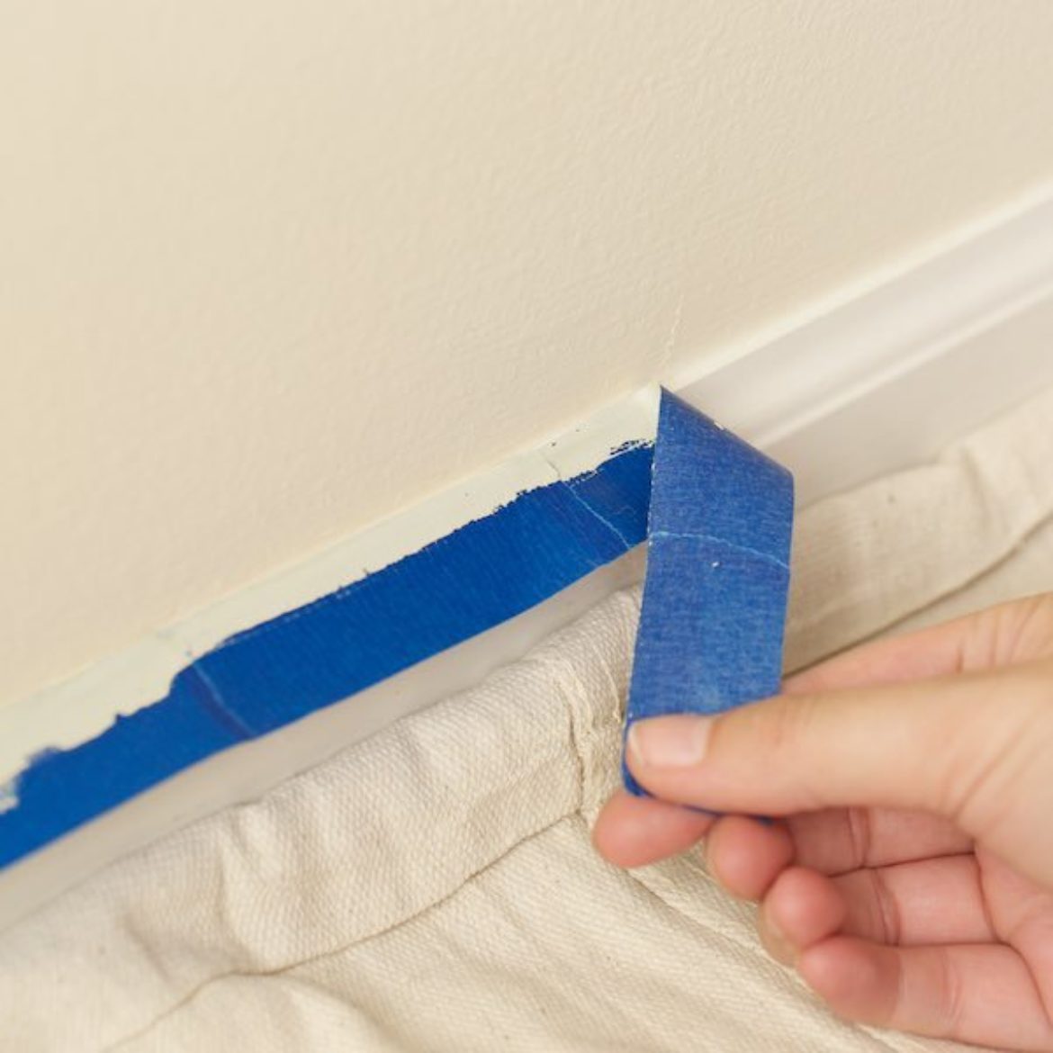 Applying and Removing Duck® Brand Painter's Tape Duck Brand