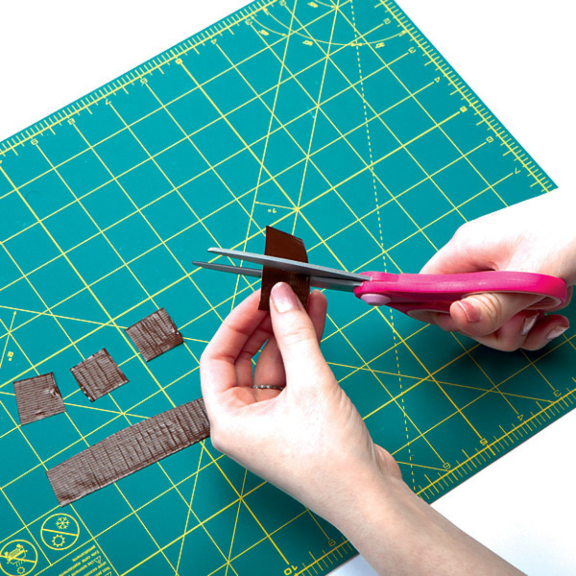 How-To: Duck Tape® Daisy Pen