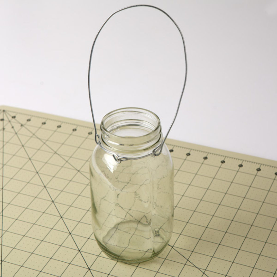 connect the ends of the circular piece by interlocking the loops on either end around a jar