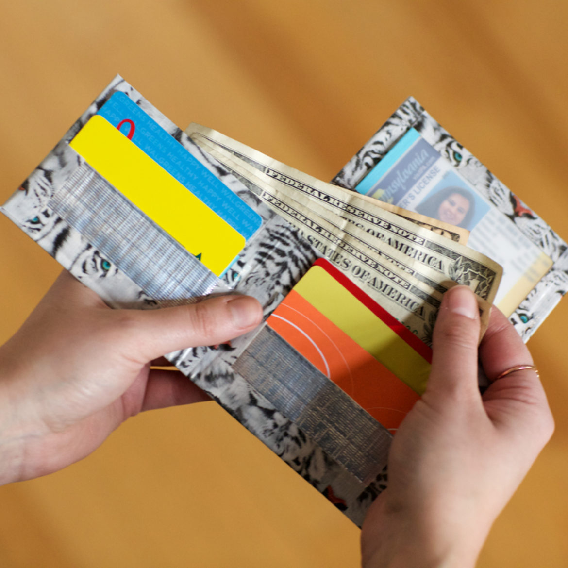 How-To: Duck Tape® L Wallet