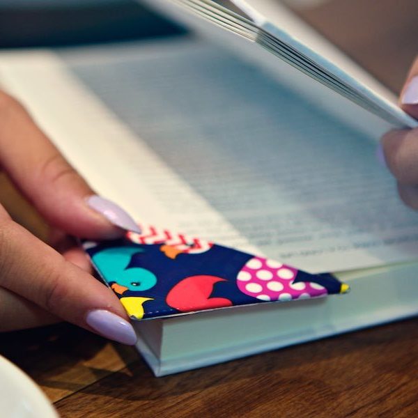 Video How-To: Duck Tape® Corner Bookmark