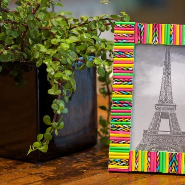 Video How-To: Duck Tape® Straw Picture Frame